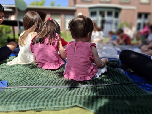 Zomervakantie Peuterkleuterviering, Kindernevendienst en Tienergroep